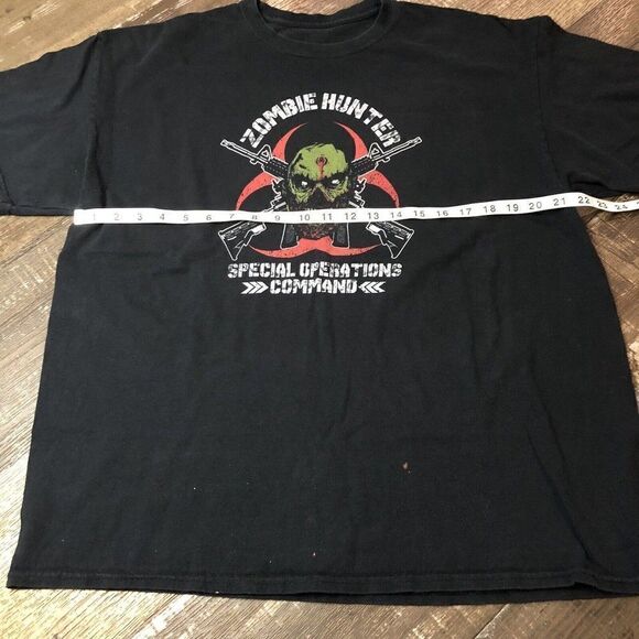 Men's Graphic Print Zombie Hunter T-shirt - Picture 4 of 6